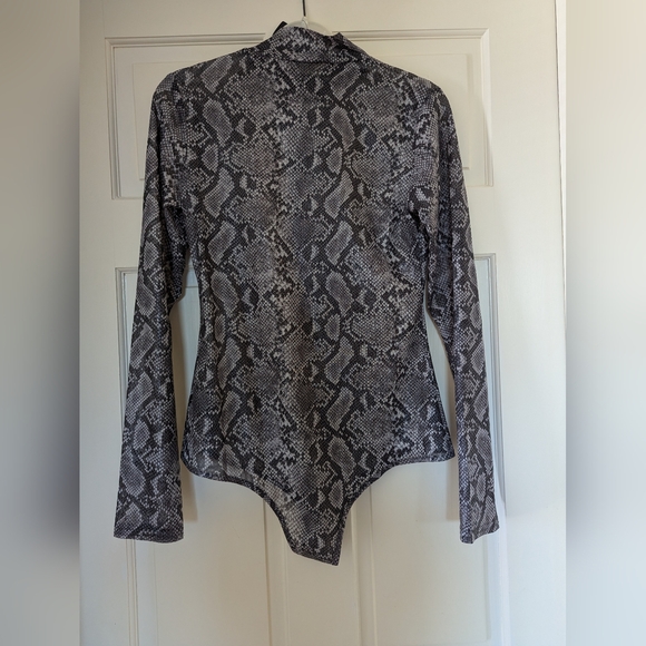 NWT Fashion Nova Snakeskin Bodysuit - M - Picture 2 of 4